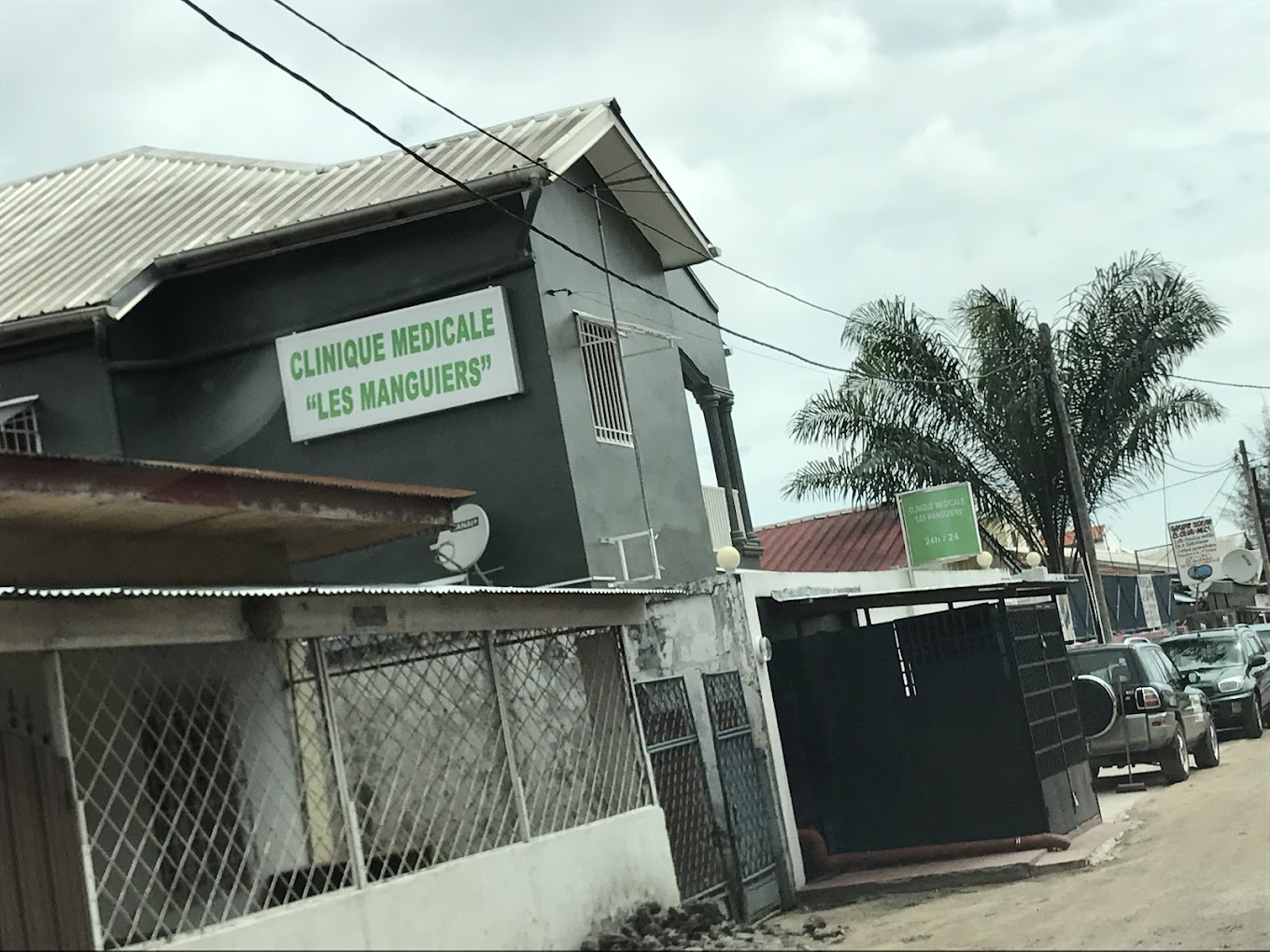 CLINIQUE MEDICALE  LES MANGUIERS